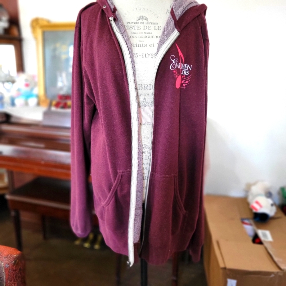 Zippered hoodie. Thin.